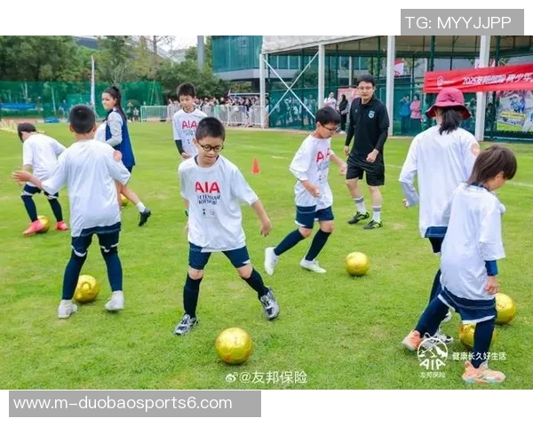 暑期足球热潮来袭青少年足球训练营助力梦想启航